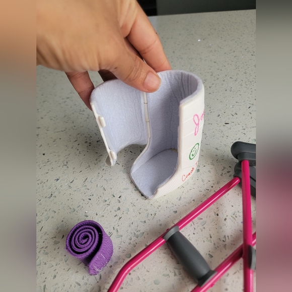 American Girl Doll McKenna Cast & Crutches set - Picture 4 of 9